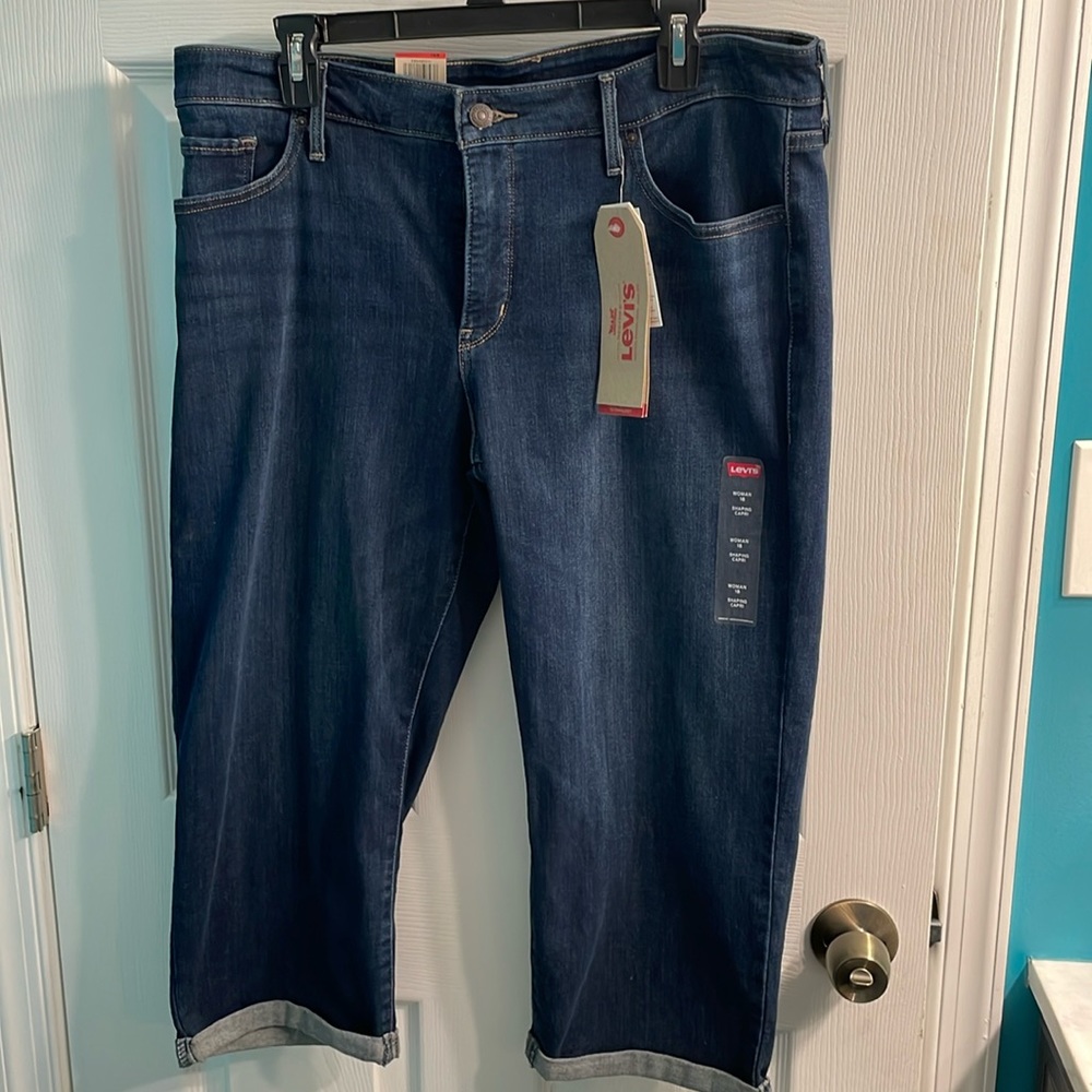 Levi’s Blue jean Shaping capri